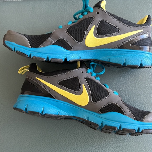 Nike Neoprene Training Shoes - Picture 5 of 7